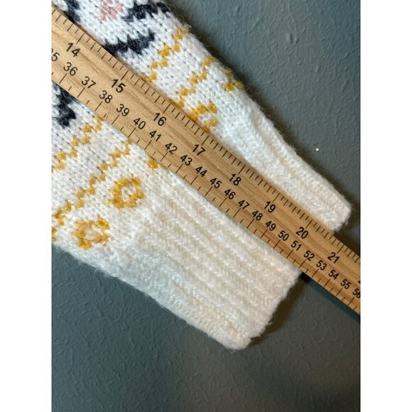 Hem and Thread Women's Large Patterned V-Neck Button-Up Cardigan - Picture 6 of 9